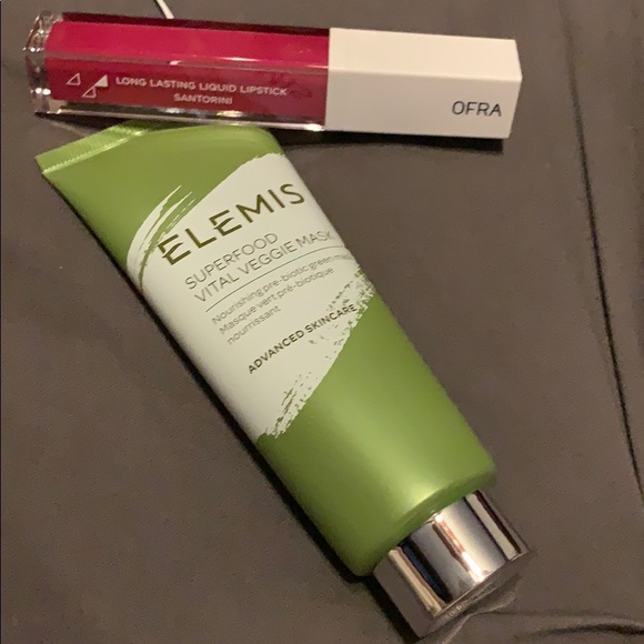 Make up - Picture 1 of 1